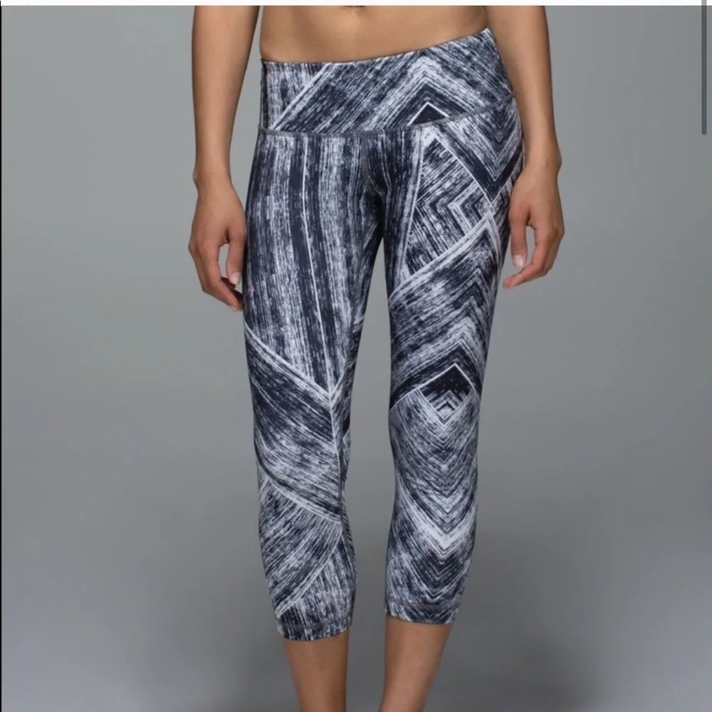 Lululemon Geometric Crops